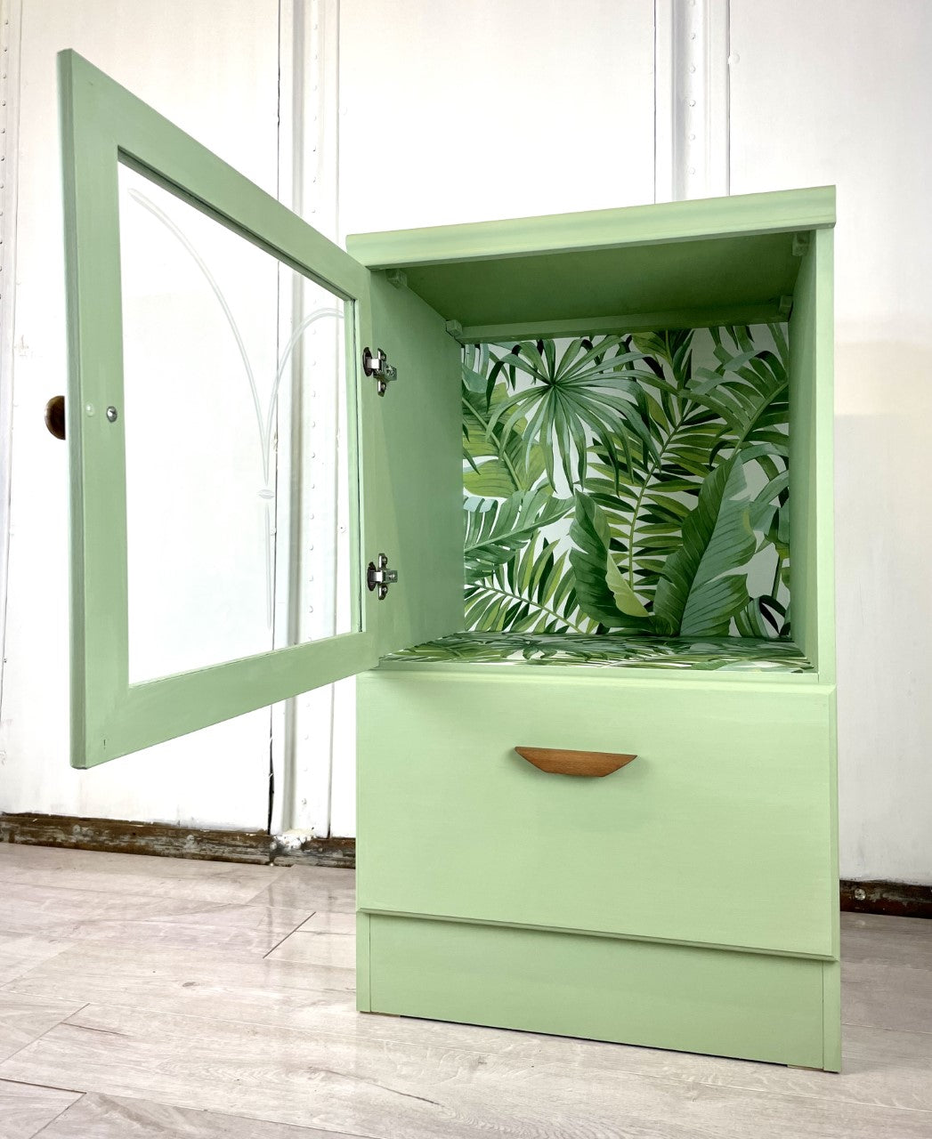 Tropical Green Mini Bar / Drinks Cabinet / Hi-fi Unit